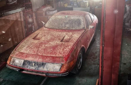 在废弃的车库中发现的一些最惊人的汽车