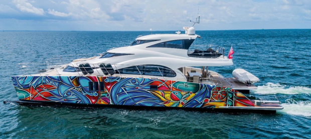 迈阿密艺术家亚历山大·米哈雷斯将Sunreef双体船变成帆船艺术