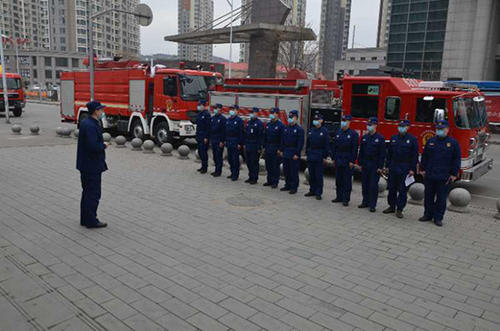 荆门市消防救援支队对现有抗洪抢险装备进行排查检测及维护保养
