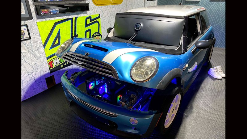 犹他州男子在2005 Mini Cooper S内构建iRacing模拟器