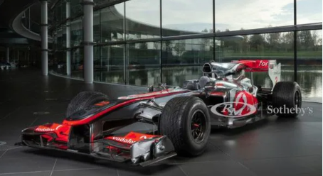 刘易斯·汉密尔顿的2010迈凯轮-梅赛德斯F1车出售，可能卖到500万美元