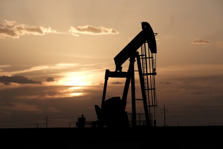 石油在美国股票的惊喜中升起，欧佩克行动的前景