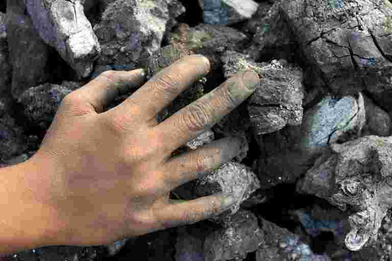 印度的煤炭进口在APR-Jan 4月份下降12％至181公吨
