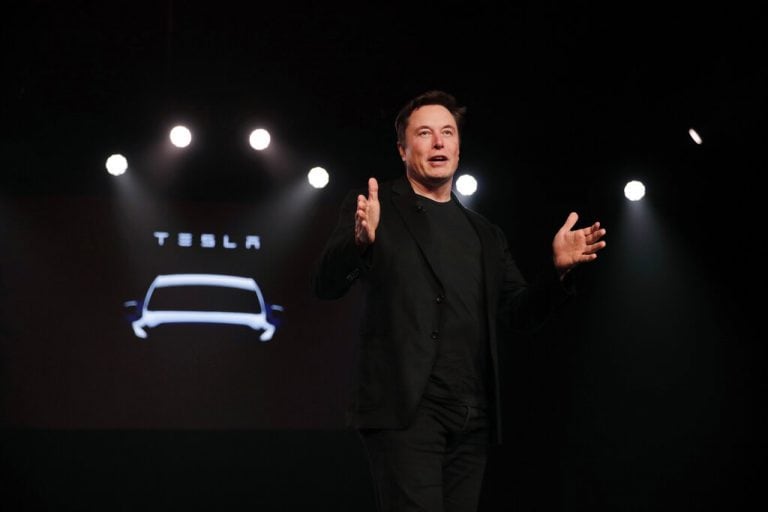 特斯拉首席执行官Elon Musk与我们秒过渡到推特使用