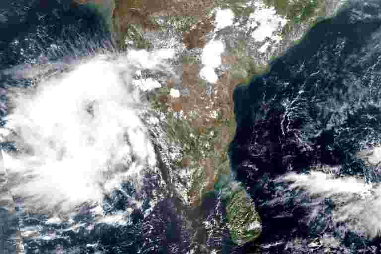 Cyclone Nisarga Live Tracker：什么是登陆，风暴在哪里达到？