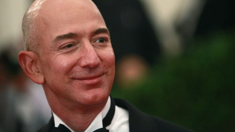 亚马逊创始人Jeff Bezos将世界上最富有的男人称为比尔盖茨