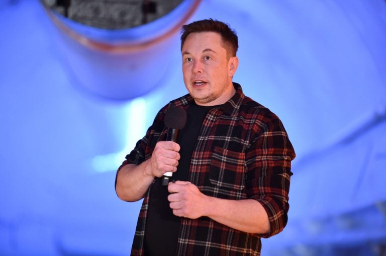 当他称之为“破碎”时，Tesla的Elon Musk必须解决SEC蔑视竞标