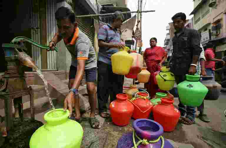 2019年联盟预算：在FM Sitharaman说，政府在2024年到2024年的“哈尔杰尔”解决水危机