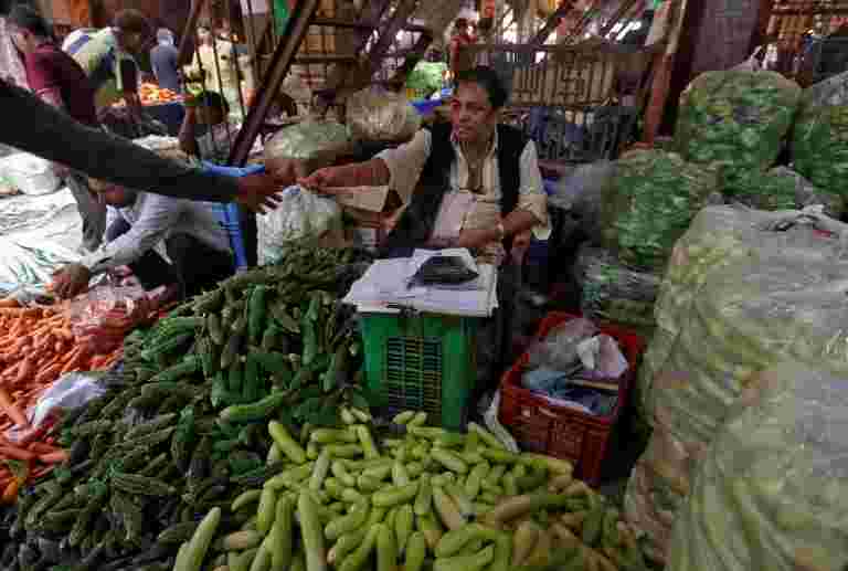SBI首席经济学家Soumya Kanti Ghosh表示，食品通胀上升可以将印度推动到脱落中