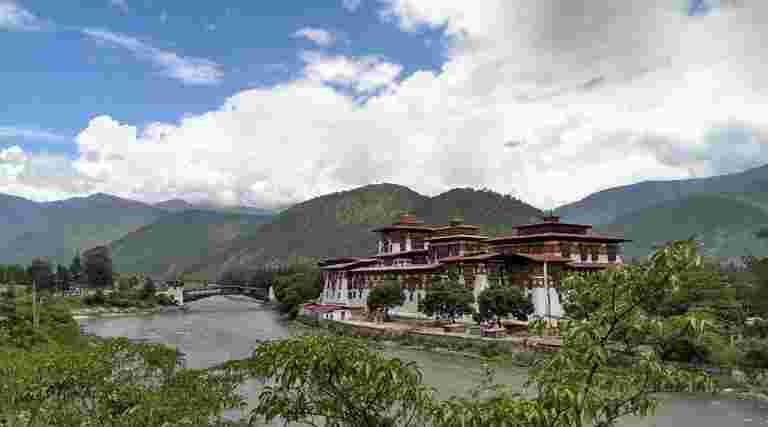 从7月份，印度游客在不丹每天支付1,200卢比，作为可持续发展费用