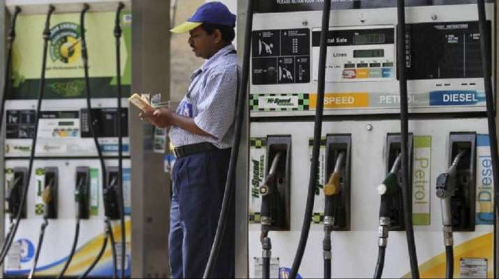 燃料价格连续第11天上涨;汽油在德里举行第一次十字架90号