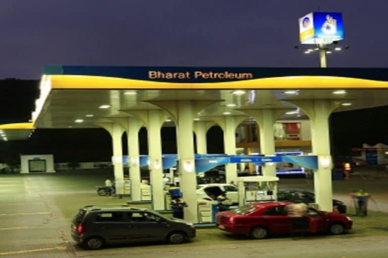 私有化的BPCL销售Numaligarh炼油厂的整个股份为9,876卢比