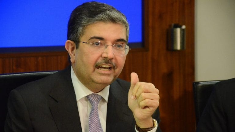 Uday Kotak Trims在Kotak Mahindra Bank举行股权为19.70％