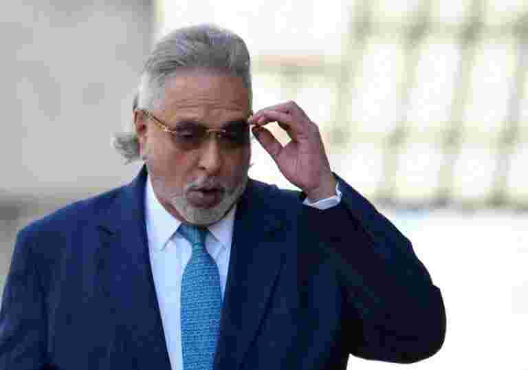 SBI前主席OP BHATT，CBI扫描仪下的其他官员贷款，用于Vijay Mallya：报告