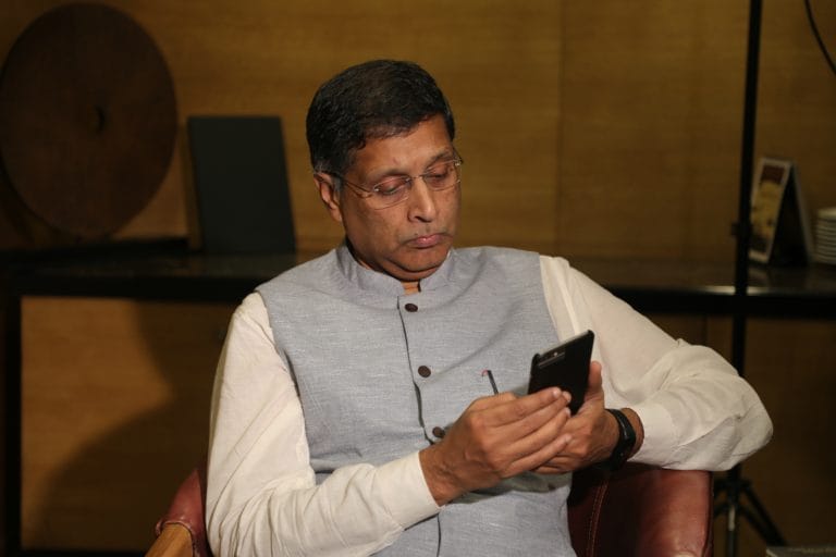 Arvind Subramanian要求由专家审查以疑问序列数据