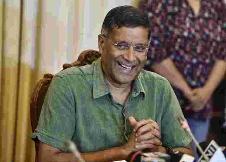 Jaimini Bhagwati说，Arvind Subramanian急于发布他对GDP数据的意见