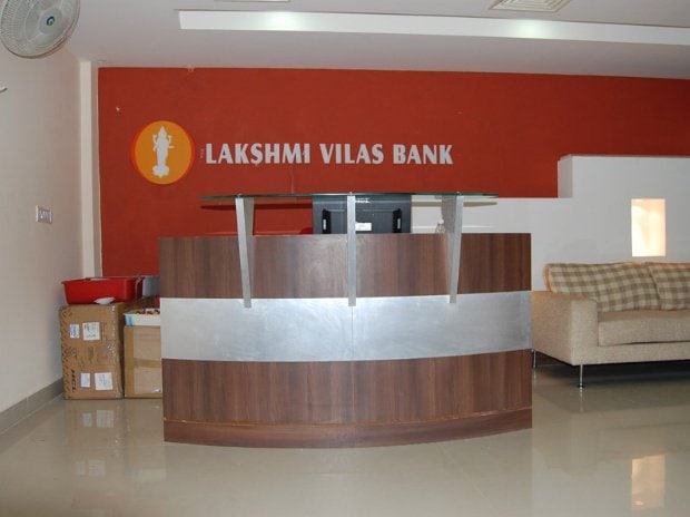 由于警方探测，RBI对Lakshmi Vilas Bank的限制施加了限制