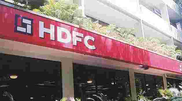 HDFC开始为Woo NRIS展会展览月长的印度房屋