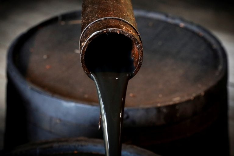印度的石油需求上升，以支持炼油厂的投资，上游生产：穆迪